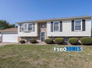 6336 N Hazelwood Ave, Davenport, IA 52806