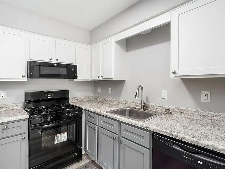 TOWNHOMES AT MCNAUGHTEN — Photo 12