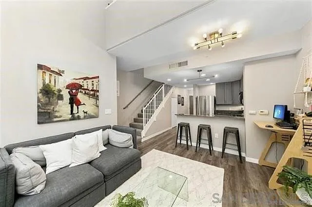 1 bed, 1.5 bath, 804 sqft, $2,995 — Photo 3