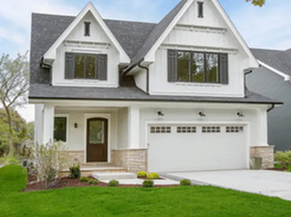 323 Parkside Ave, Itasca, IL 60143