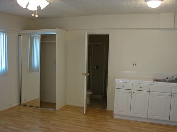 3rd image of 7253 Variel Ave APT 29