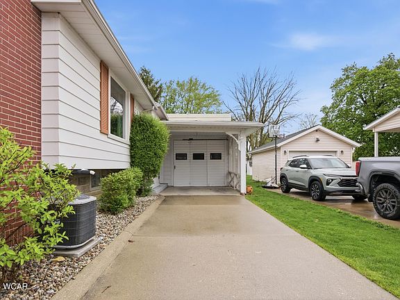 4th image of 613 Woodland Ave