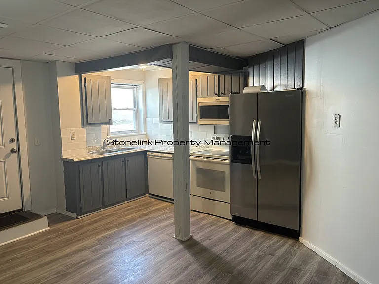 21 Kenyon Ave — Photo 3