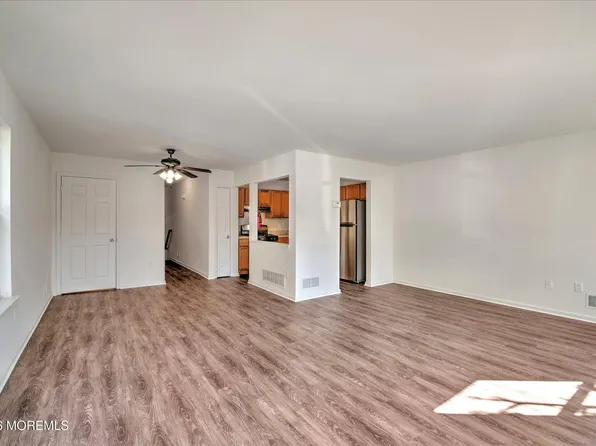 11 Esplanade Way, Bayville, NJ 08721