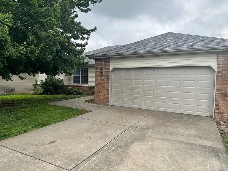 4422 W Tarkio St — Photo 2