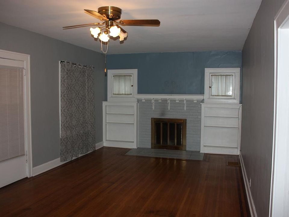 25'X12' Living Room with wood burning fireplace