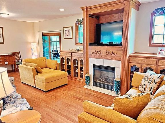 4th image of 1620 Hall Ave