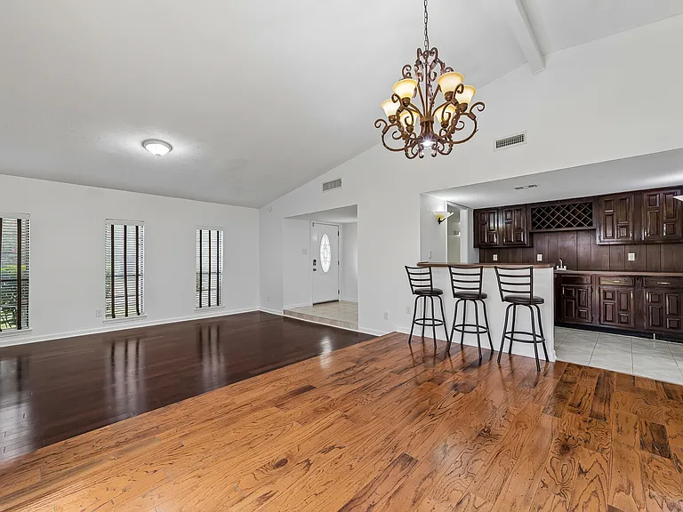 10239 Green Ash Rd — Photo 8