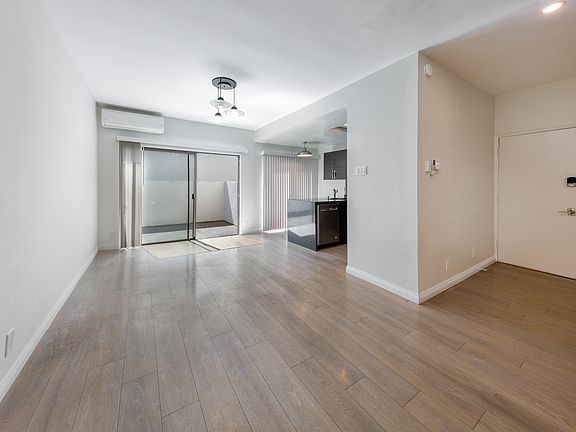 4th image of 1125 16th St APT 4