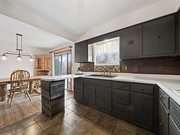 5th image of 214 Quinn Rd