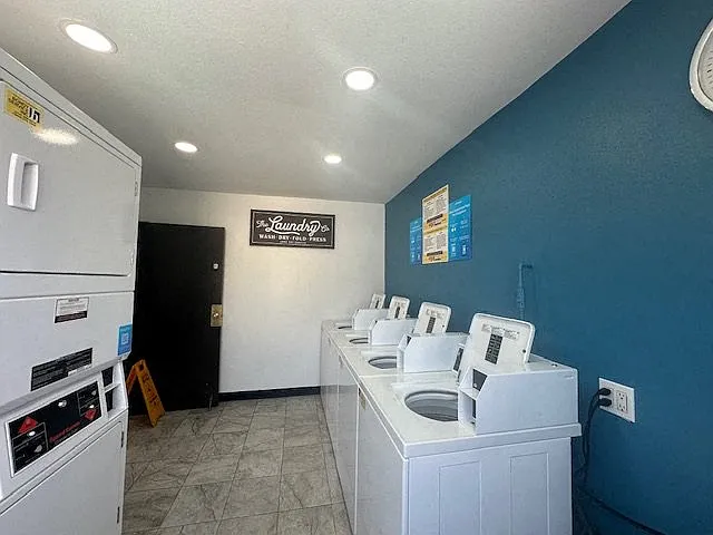 Chateau Woodley Hart Apartments — Photo 7