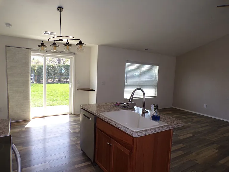 2812 Athens Ct — Photo 2
