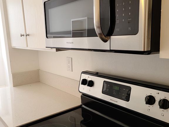 3rd image of 1122 6th St #408