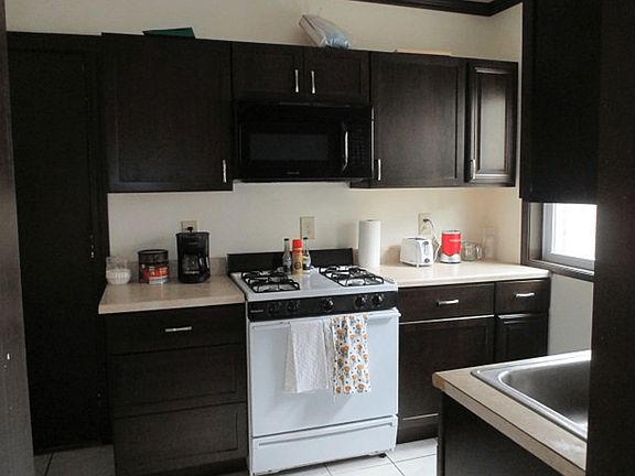 2nd image of 1615 Hoyt St #2118367