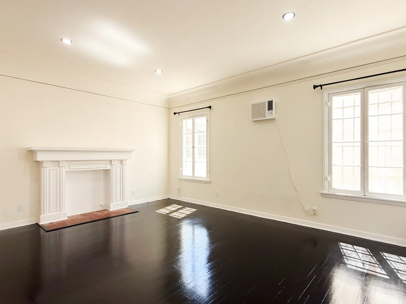 Just Updated 1,100 Sq Ft 2 Bed / 1 Bath with Deco Fireplace + Garage Parking — Photo 2