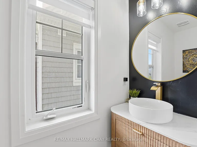 29 Shelburne Ave — Photo 16
