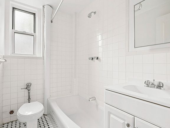 5th image of 123 Waverly Pl #2D