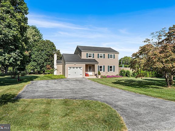 2nd image of 1 Somerset Dr