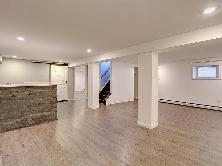 1735 Maple Ave — Photo 21