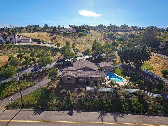 2nd image of 4225 Linda Vista Dr
