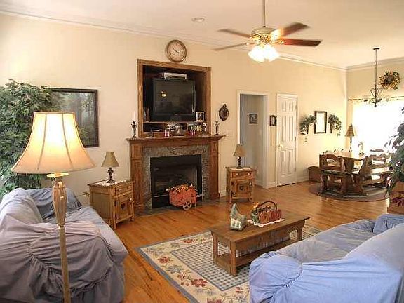 2nd image of 241 Fairhill Dr NE