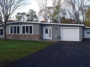 12 Pinebrook Dr, Morrisonville, NY 12962
