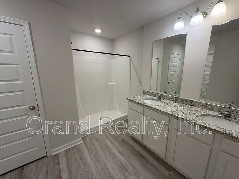 9330 Tara Cir — Photo 10