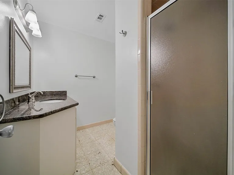 1067 Lehman St — Photo 16