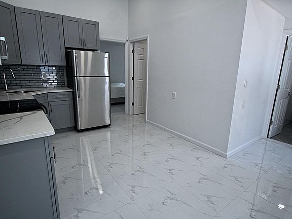 4th image of 42 Brighton 4th Ct