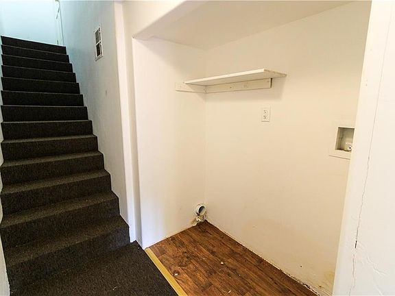 3rd image of 43027 Falls Ave