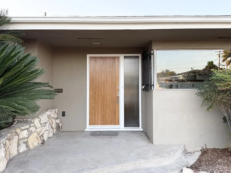 9721 Orangewood Ave — Photo 3