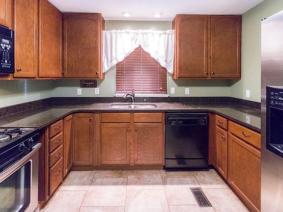 4th image of 2702 Cecil Ave