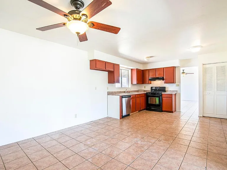 1535 W Capri Ave — Photo 6
