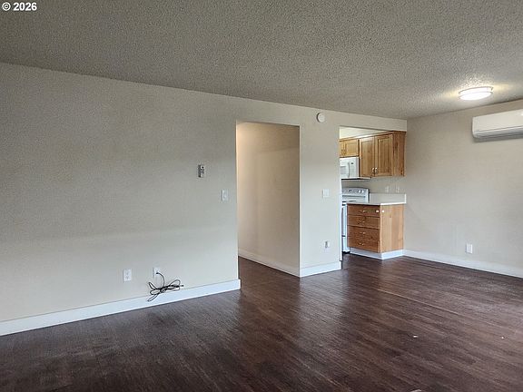 5th image of 1725 Salishan St SE