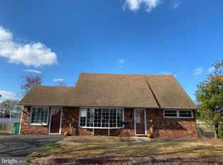 45 Prunewood Rd, Levittown, PA 19056