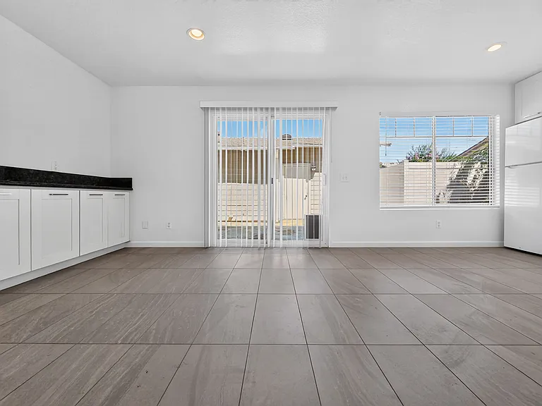 Kitchen / Dining Area