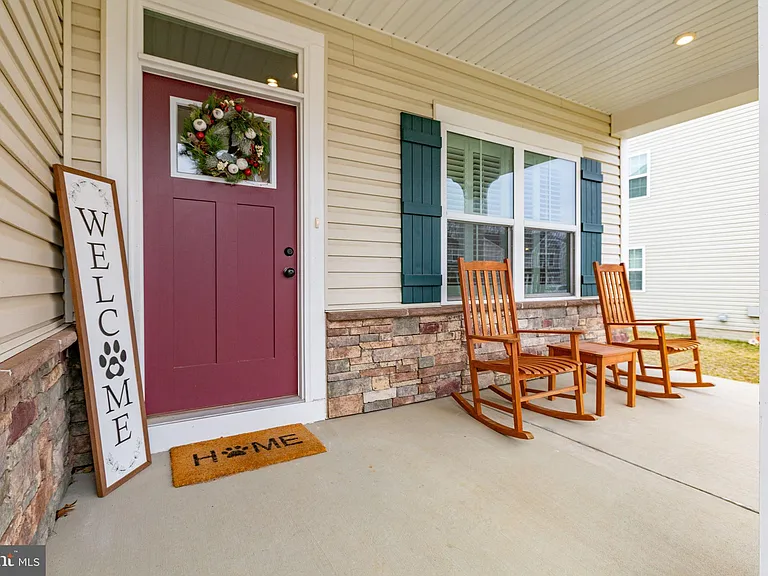 6427 Hawkeye Dr — Photo 3