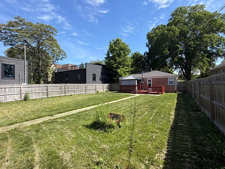 2311 Lake St — Photo 17