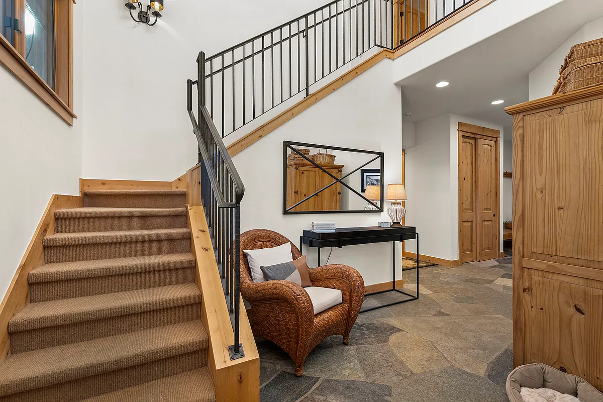 Building Photo - 10247 Valmont Trl