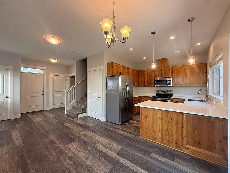 5711-5713 Honey Bee St S — Photo 7