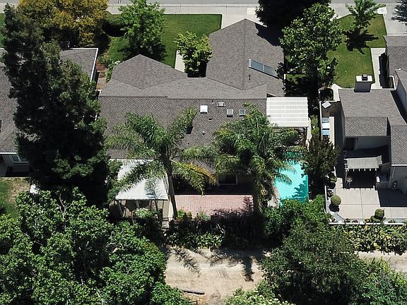 3rd image of 110 Portinao Cir