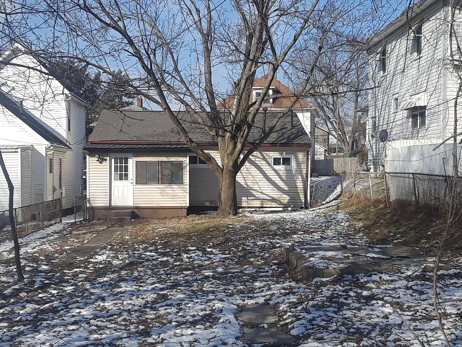 2 bed, 840 sqft, $1,200 — Photo 2