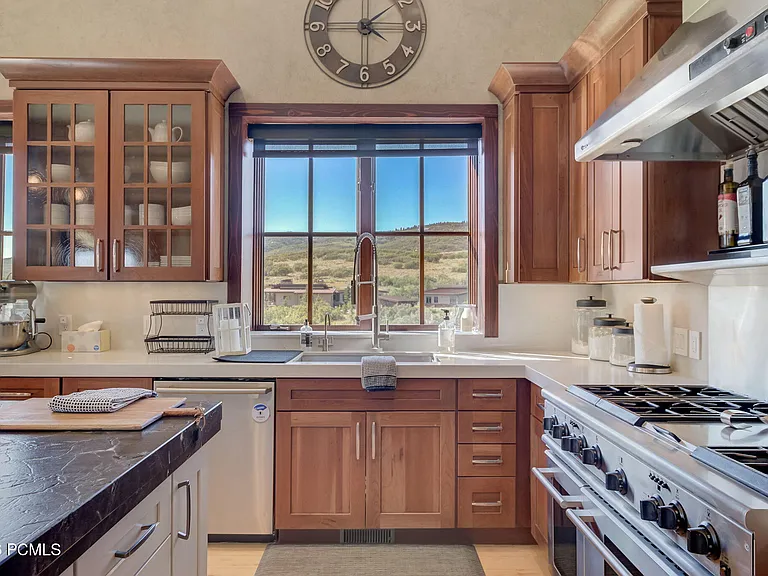 715 Aspen Ln — Photo 16