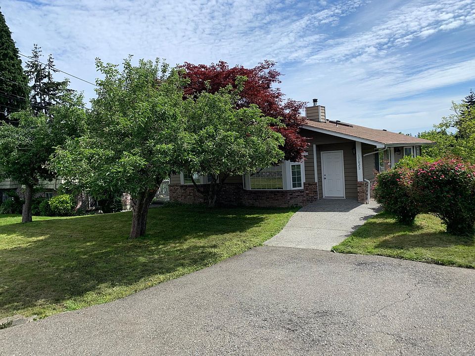 1st image of 17025 Larch Way