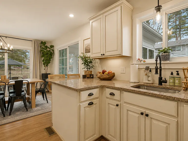 2 Kershaw Ave — Photo 10