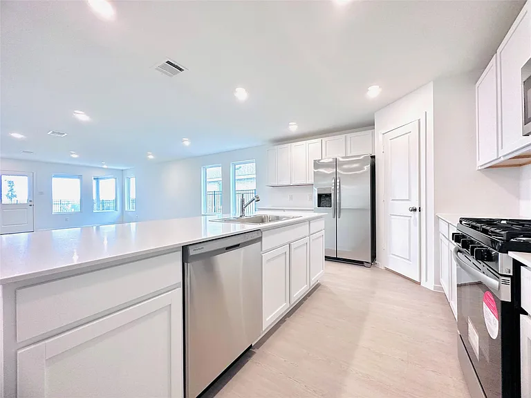 27527 Sunterra Village Dr — Photo 4