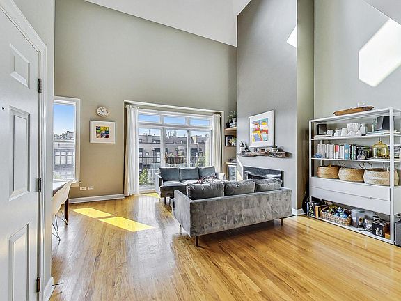 3rd image of 1718 W Diversey Pkwy #3