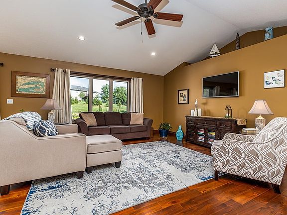 4th image of 10422 Cypress Dr