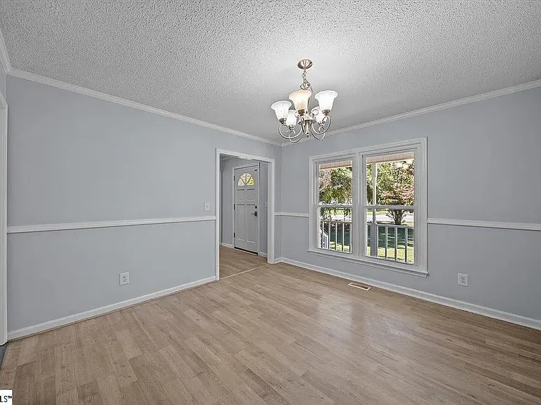 294 N Suber Rd — Photo 4