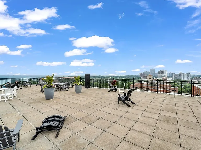 4970 N Marine Dr — Photo 18